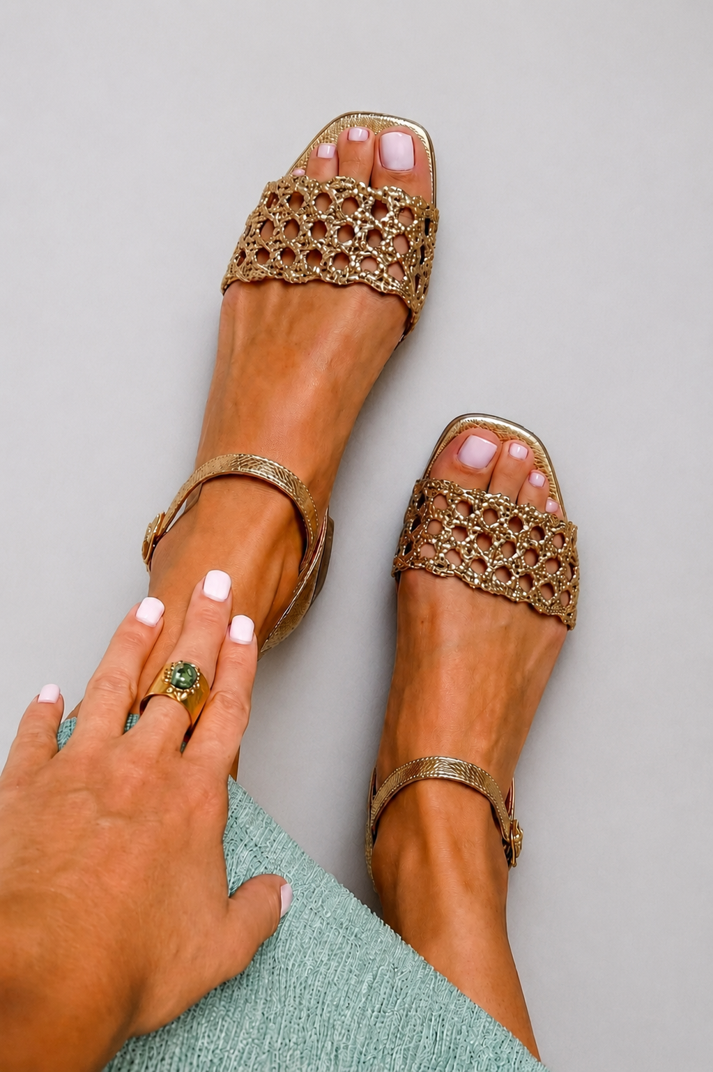 Damaris | Sandalias Doradas Caladas