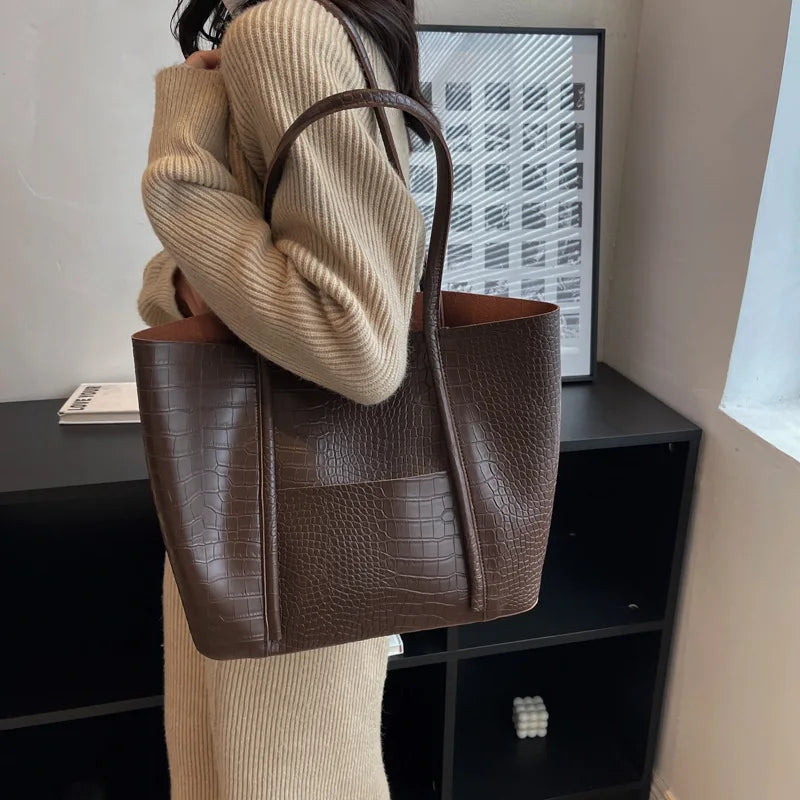 Presentación | Bolso de Hombro Refinado