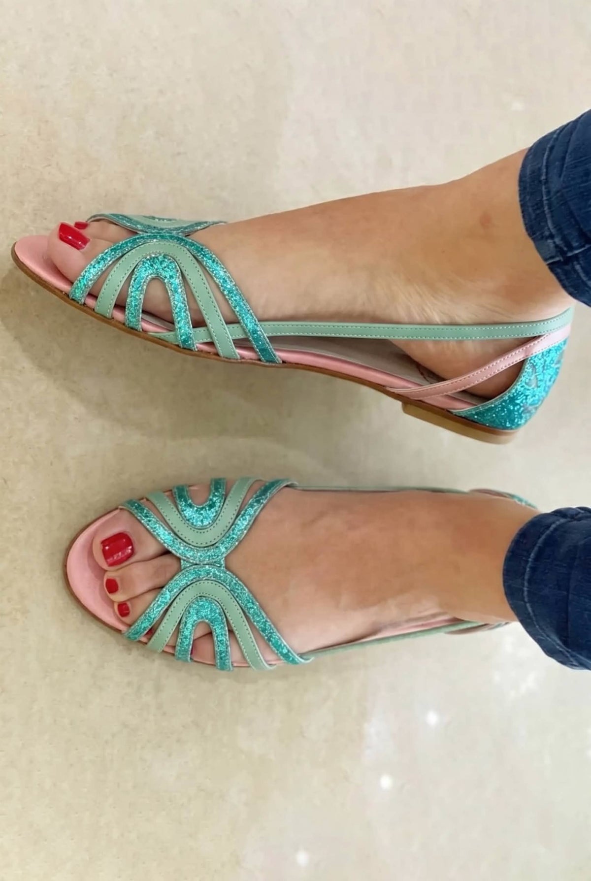 Clementina | Sandalias Doradas Luminosas