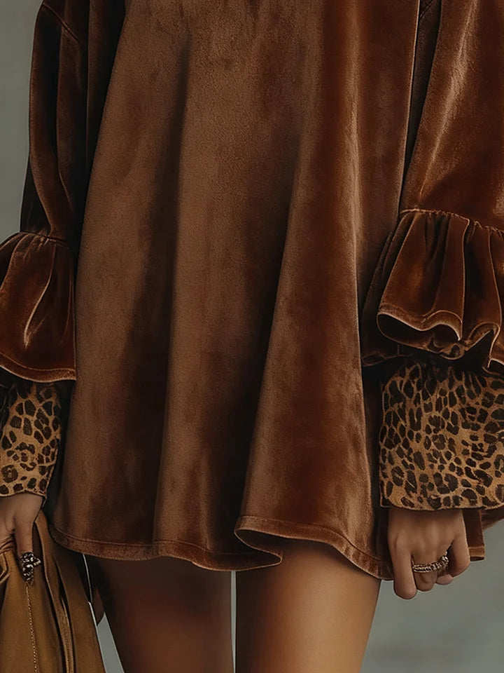 Domitila | Minivestido de Terciopelo con Mangas de Volantes y Puños de Leopardo