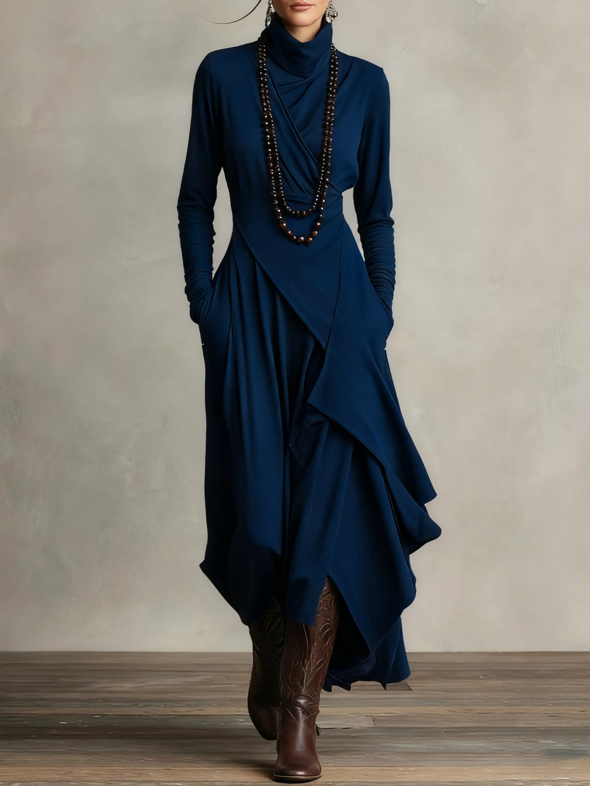 Crescencia | Vestido Largo Plisado Asimétrico con Cuello Alto