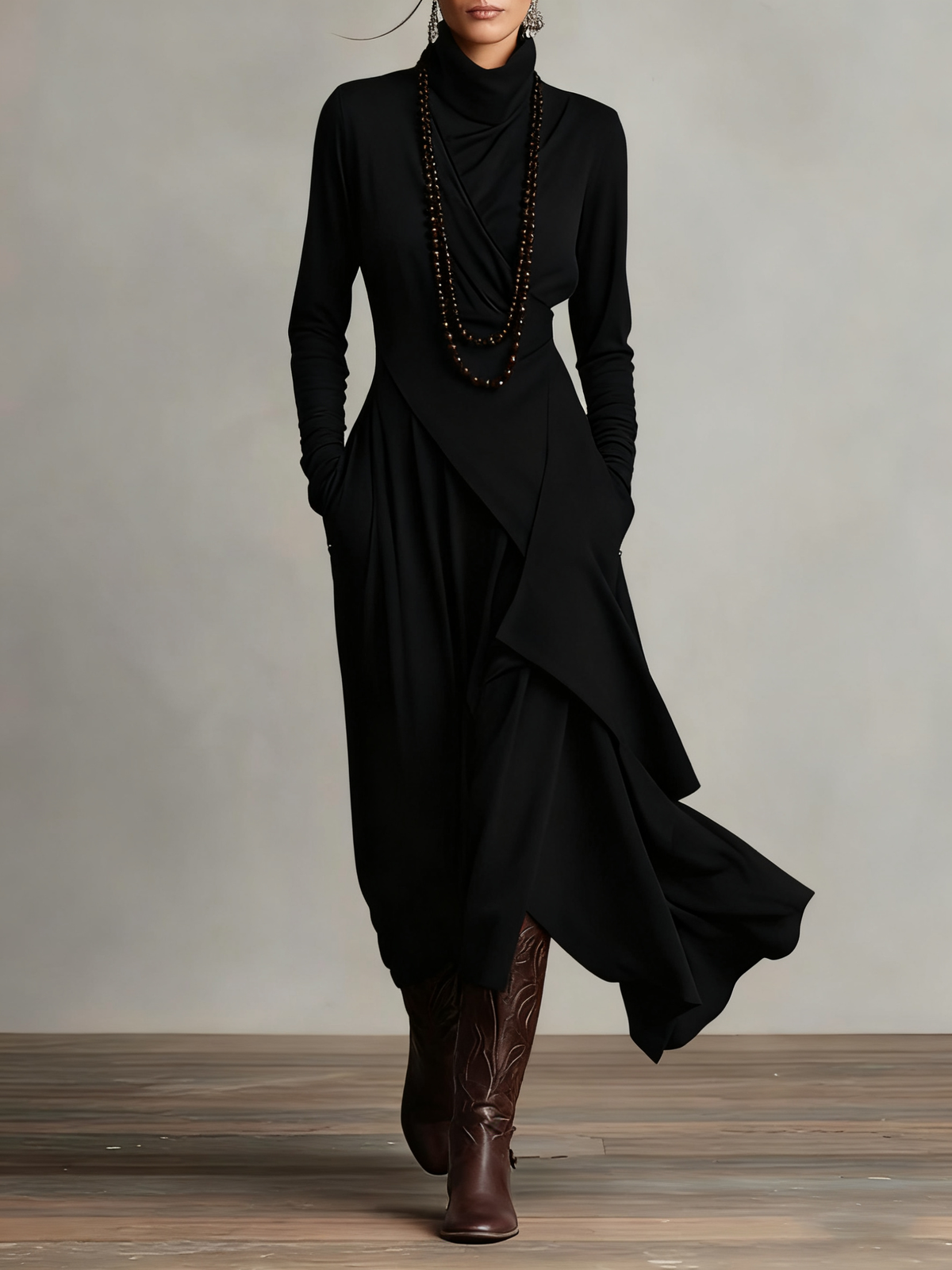 Crescencia | Vestido Largo Plisado Asimétrico con Cuello Alto